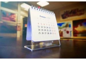 Изготовление календарей из пластика